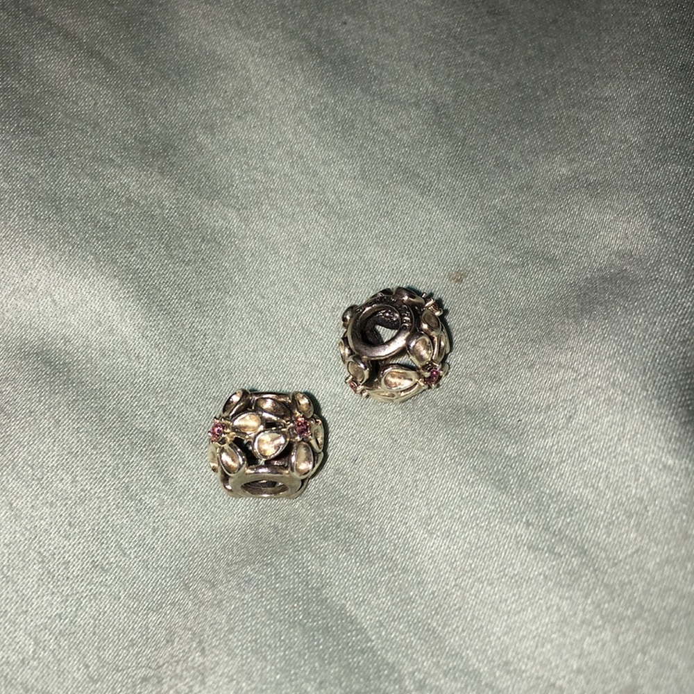Chamilia flower beads